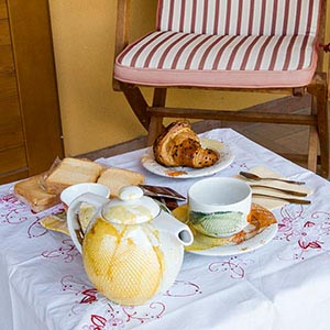 Camera matrimoniale con bagno privato in agriturismo a Castiglion Fiorentino