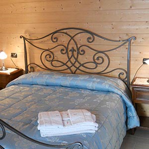 Camera con piscina in agriturismo con vista su Castiglion Fiorentino